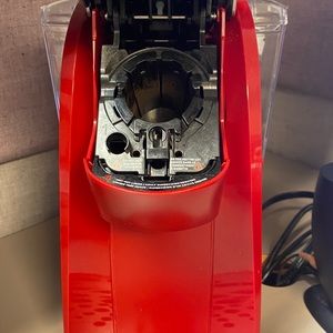 Sellinga Keurig 2.0 used but practically new